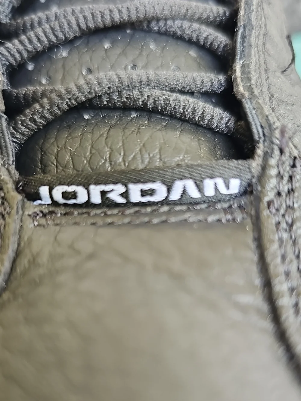 Jordan 13 Retro Island Green / Black Leather / Suede Size 9.5M